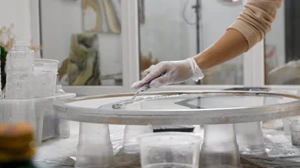 Epoxy Design  Smearing Gray Epoxy Resin on Round Painting Using a Spatula alt