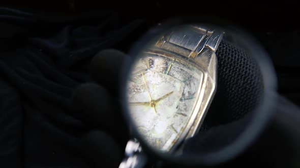 Old Broken Wristwatch alt