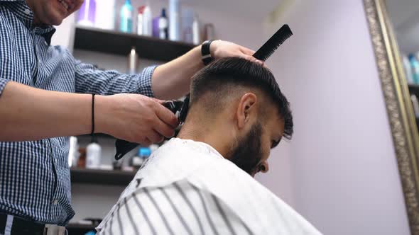 A Professional Does His Job with Great Pleasure. They Are in a Personal Beauty Salon. alt