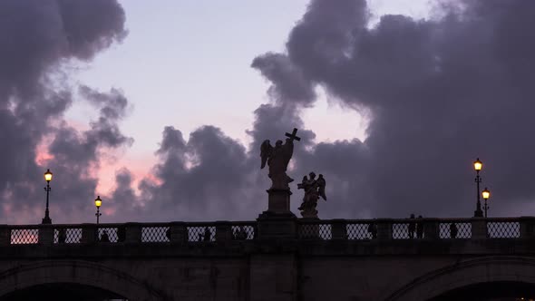 Time lapse of St. Angelo Bridge in Rome alt