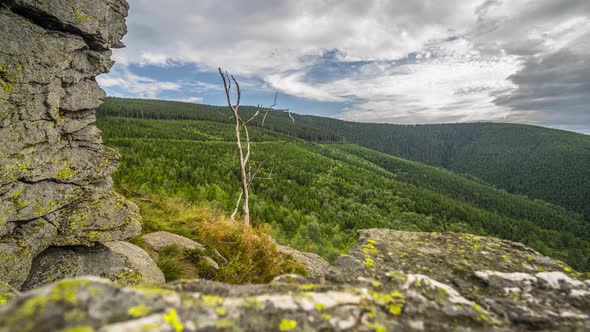 Time lapse of a beautiful place in the Bohemian Paradise in the Czech Republic alt