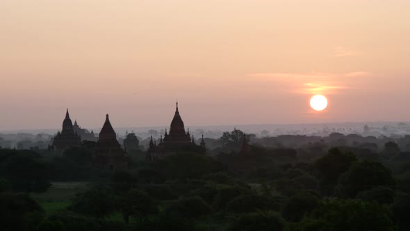 Pagoda landscape sunrise time lapse in bagan alt