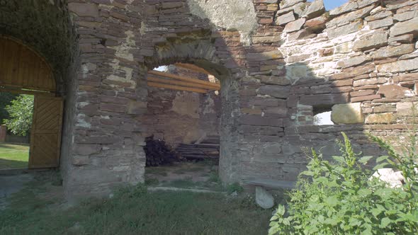 Old damaged walls alt