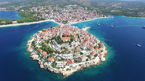 Flying above traditional dalmatian houses on Primosten peninsula, Croatia alt