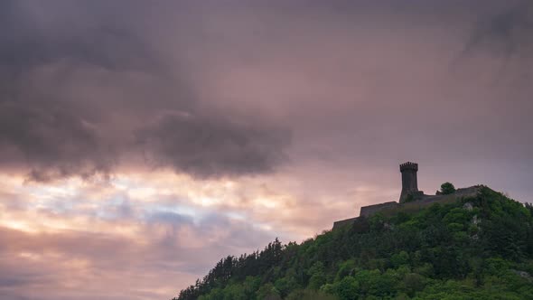 Time lapse at sunset: the fortress of Radicofani, a medieval village and fortress in Orcia Valley, T alt