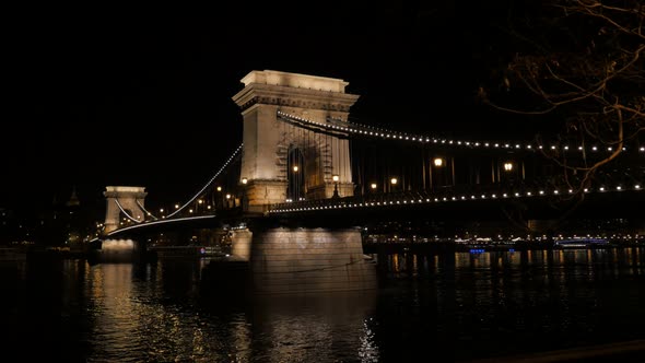 Night Szechenyi Chain Bridge in Budapest Hungary over river Danube 4K 2160p UltraHD footage -  Chain alt