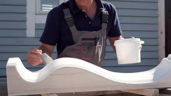 You can make your cottage look better by simply paining some ornaments in a new color! alt