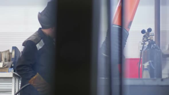 Industrial Worker Cutting Metal alt