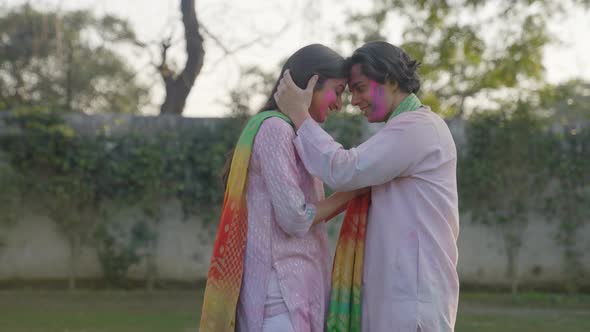 Romantic Indian couple at a Holi party alt