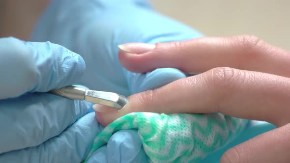 Cuticle Removing in Salon Close Up alt