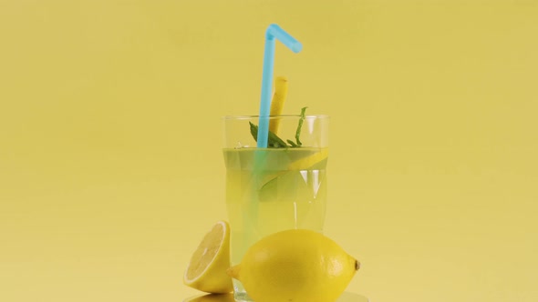 Refreshing Natural Lemonade. alt