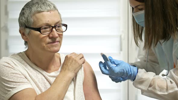 Vaccination of an Elderly Woman Against the Coronavirus