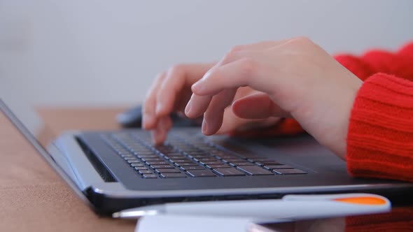 Businesswoman working notebook computer in closeup 4k video alt