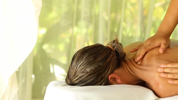 Shoulder Massage Dolly alt