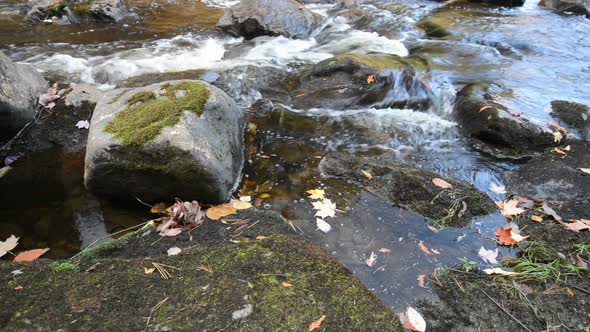 Close Up View of a Stony Riverbed and Silver Stream alt