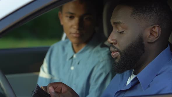 Black Teenager Asking Father for Cash Unhappy With Small Amount, Awkward Age alt