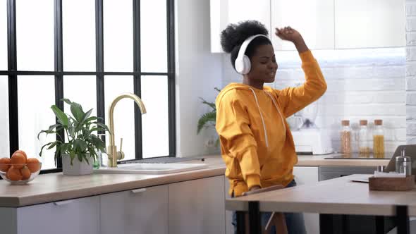 African American Black Handsome Woman Dancing with Headphones Enjoy Life Listening Favourite Music alt