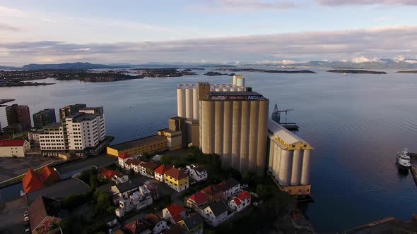 Aerial view of the Plant on the bank of Stavanger in summer evening alt