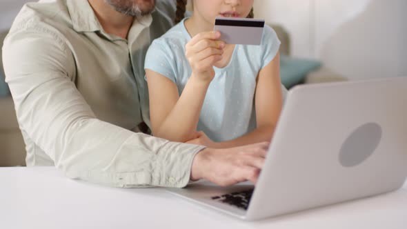 Father and Daughter Buying Things Online alt
