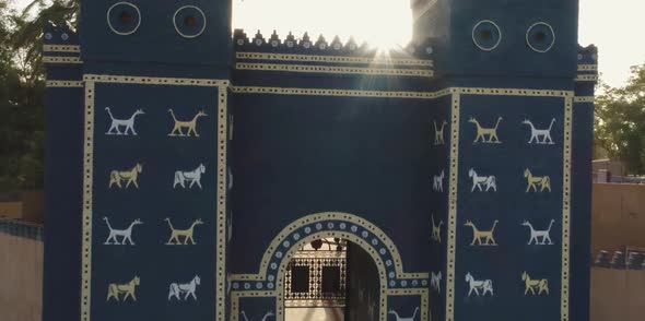 BThe ancient Ishtar gate - Iraq Hilla Governorate, the ancient city of Babylon alt