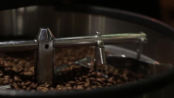 Roasting Coffee Beans alt