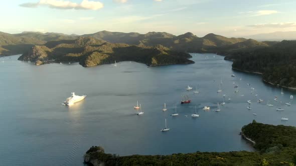 Hyperlapse of sail yachts and motor yachts in the Bay of Islands, New Zealand alt