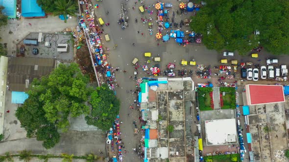 Birds eye view of busy street in Bangalore India alt