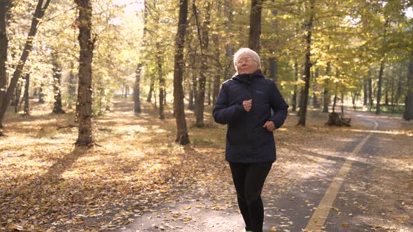 Old Woman Heart Burn While Jogging Outdoor alt