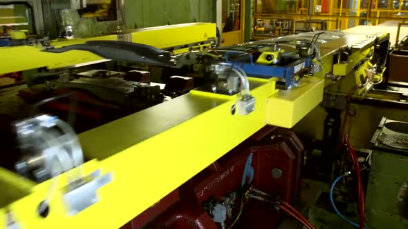 Prefilled Syringes and Vials Filling and Capping Machine alt