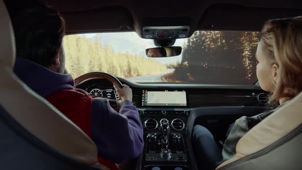 The driver drives the car, and the passenger takes pictures of the road.