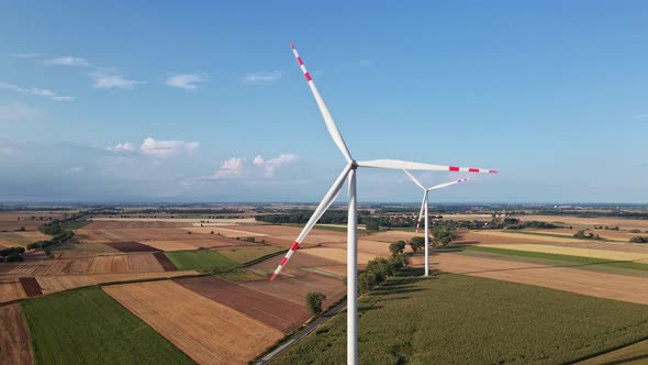 Wind Turbine in the Field alt