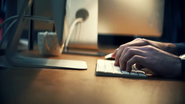 Software Online Network Developer.Senior Coder Programming.Focused Coder Development Web Application alt