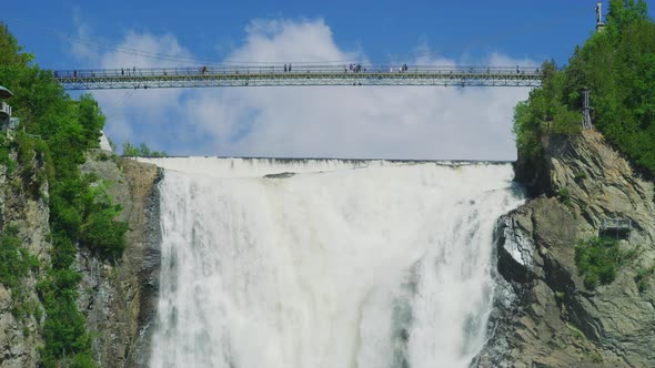 Suspension bridge over Montmorency Falls alt