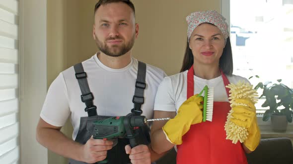 Portrait of a Married Couple Preparing for a General Cleaning or Renovation in the Apartment alt