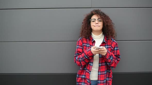 young woman beautiful using smart phone outdoor in the city alt