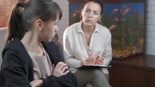 Schoolgirl Mental Problems alt