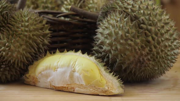 Durian is a fruit that has been referred to as the king of fruits of South East Asia.k alt