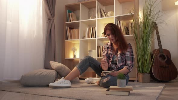 Muse Inspiration Romantic Adult Woman Home Leisure alt