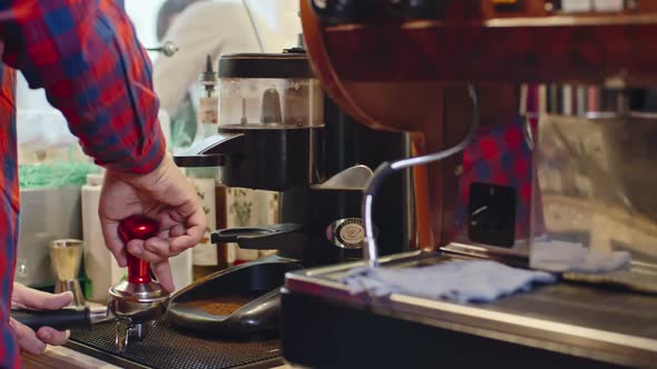 Barista Pressing Ground Coffee alt