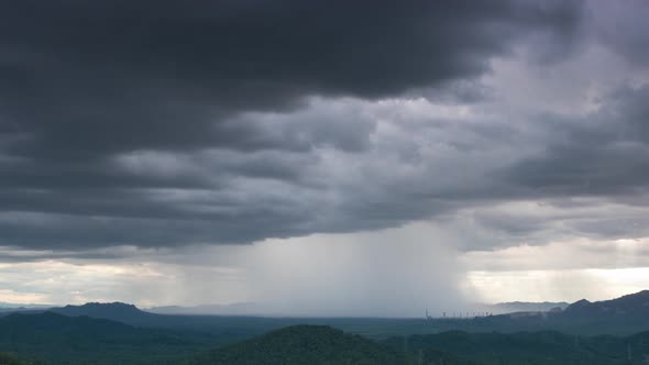 Thunderstorms on the horizon Time lapse.