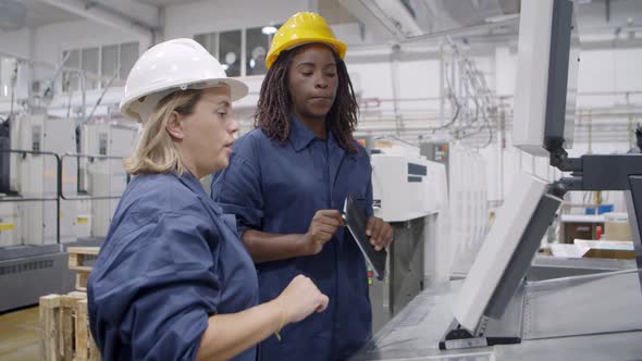 African American Female Factory Mentor Teaching Employee alt
