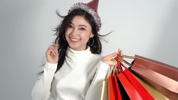 happy young woman with hat and holding a shopping bag