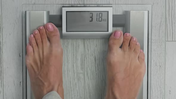 Woman Measure Weight alt