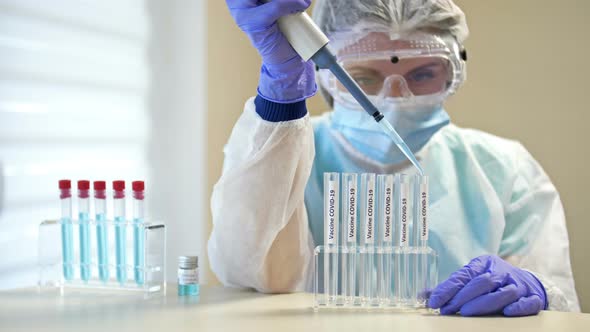 Professional Female Scientist Protective Eyeglasses Mask Making Experiment Reagents Laboratory alt