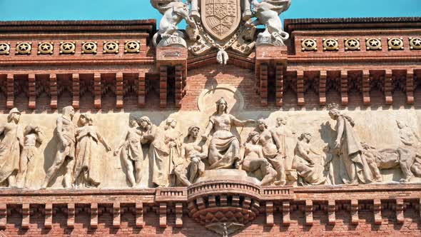 The Triumphal Arch in the Parc de la Ciutadella in Barcelona, Spain. Close view alt
