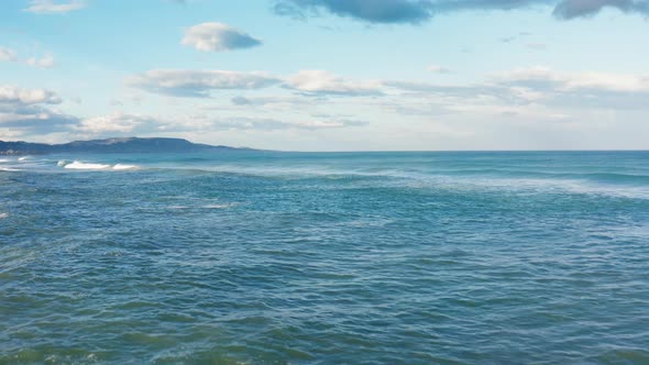 Relaxing View of Strong Sea Waves alt