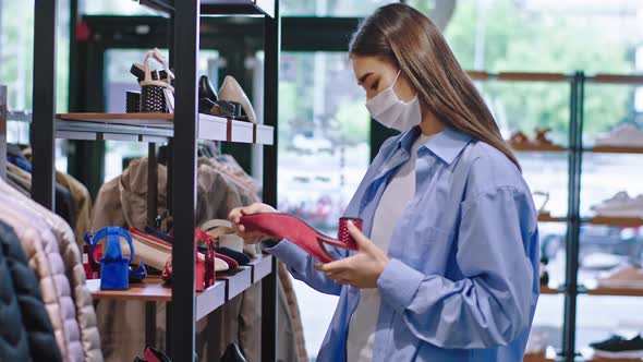 Pretty Lady Customer in a Protective Mask Have a alt