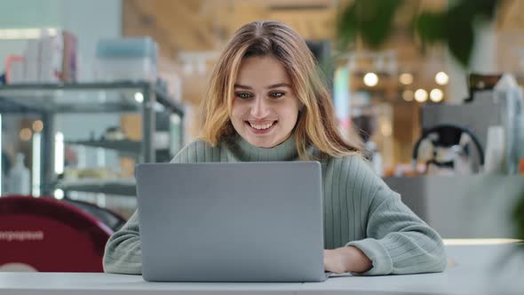 Portrait Beautiful Young Girl Student Business Woman Female User Winner Looking Into Laptop alt