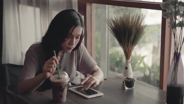 woman using tablet in the café