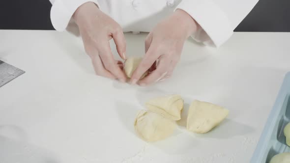 Baking homemade dinner rolls with sourdough starter alt